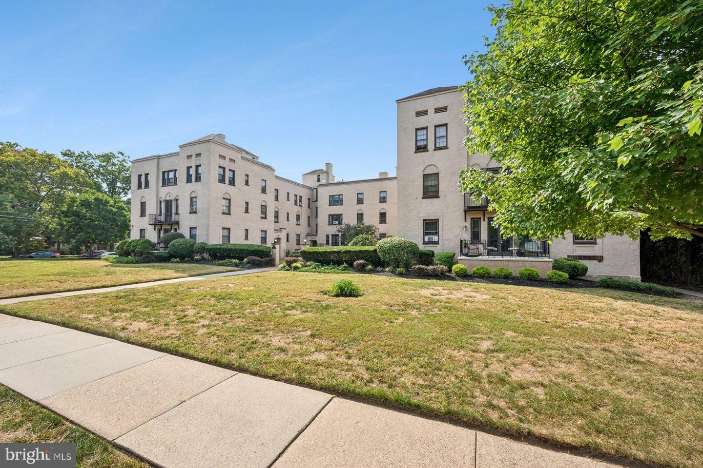 Photo 18 of 24 of 210 E Maple Ave #A2 condo