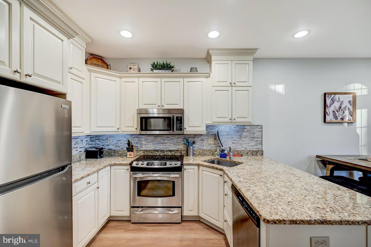 Photo 18 of 86 of 48 Mountainwood Dr townhome
