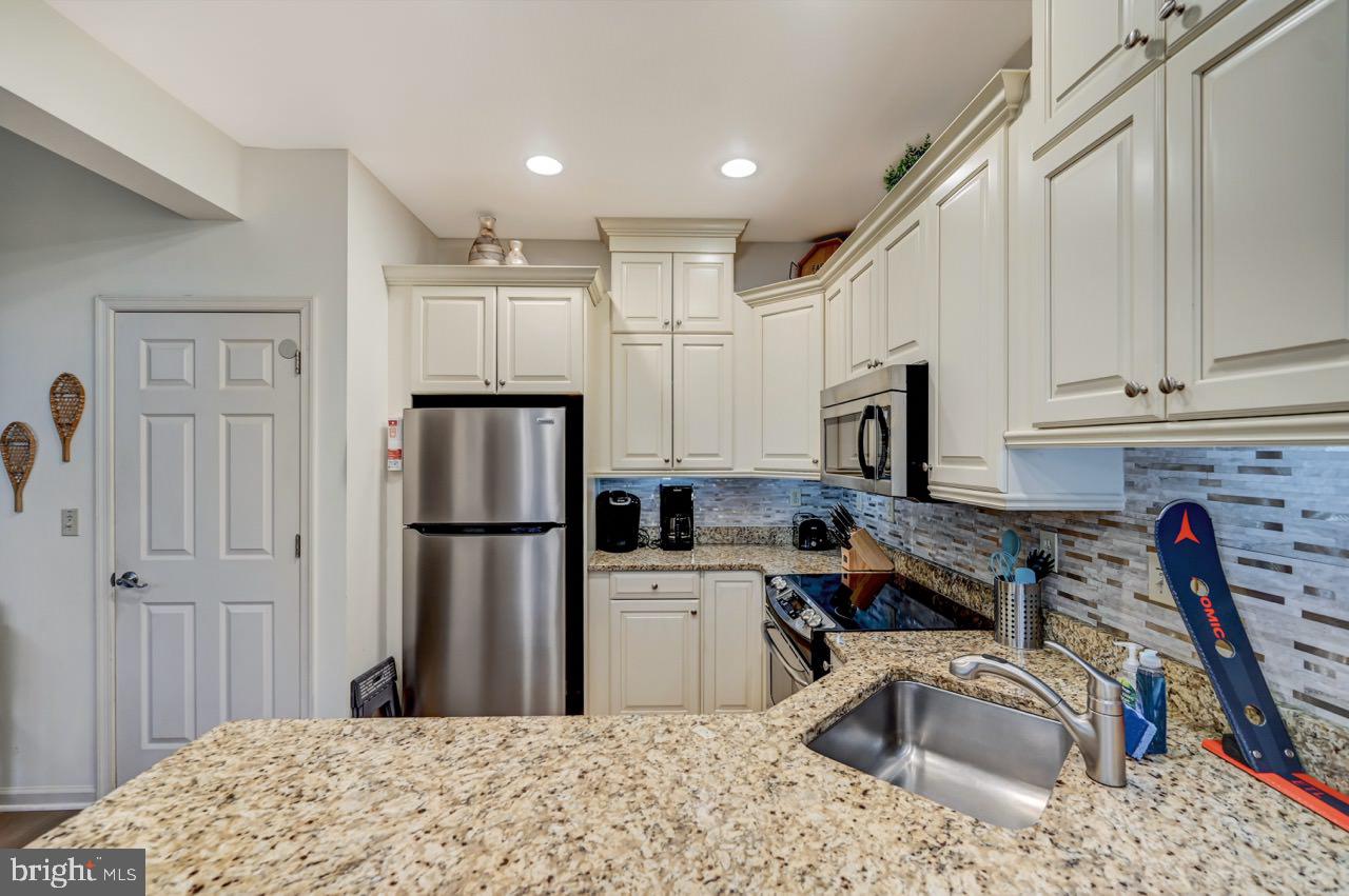 Photo 17 of 86 of 48 Mountainwood Dr townhome