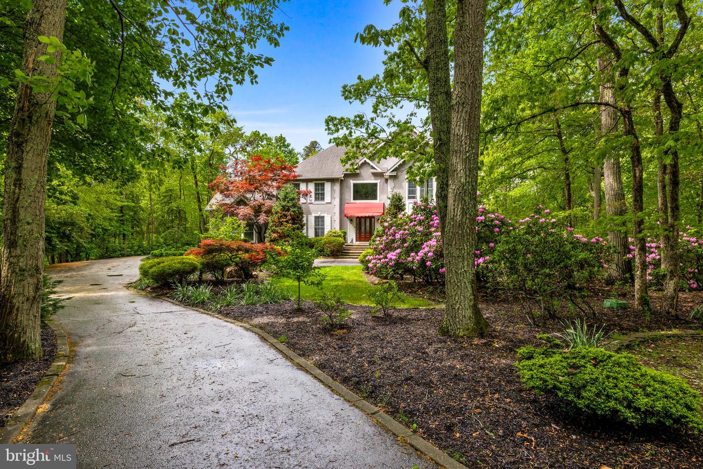 Photo 4 of 56 of 10 Winterberry Ln house