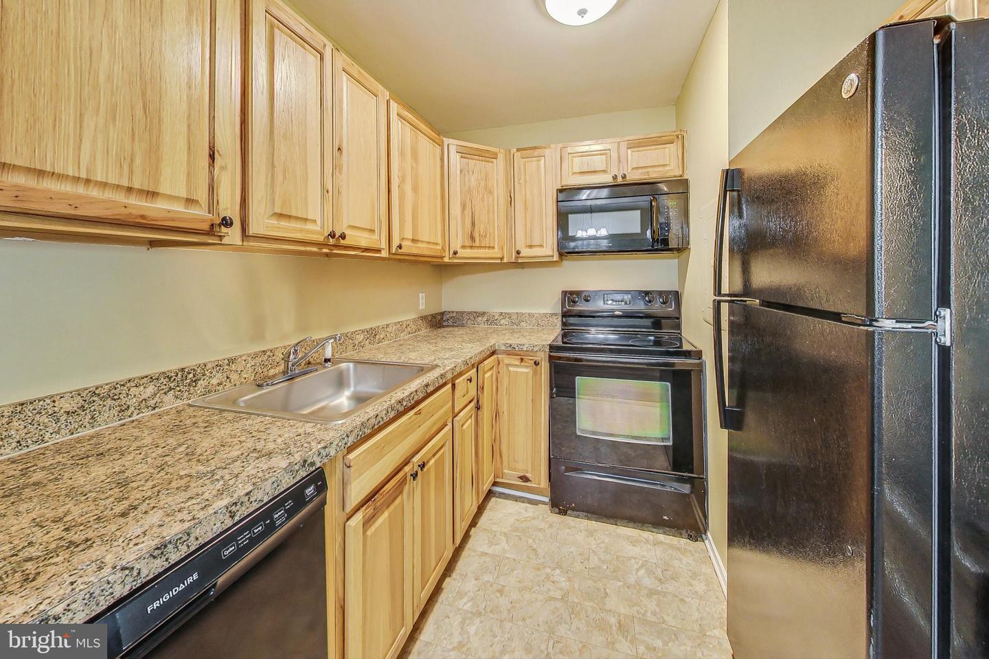 Photo 5 of 19 of 13127 WONDERLAND WAY #1 condo