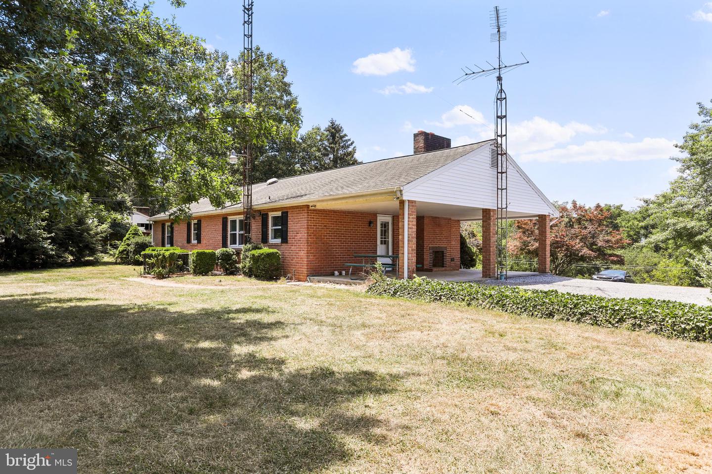 Photo 33 of 40 of 11601 Pinesburg Rd house