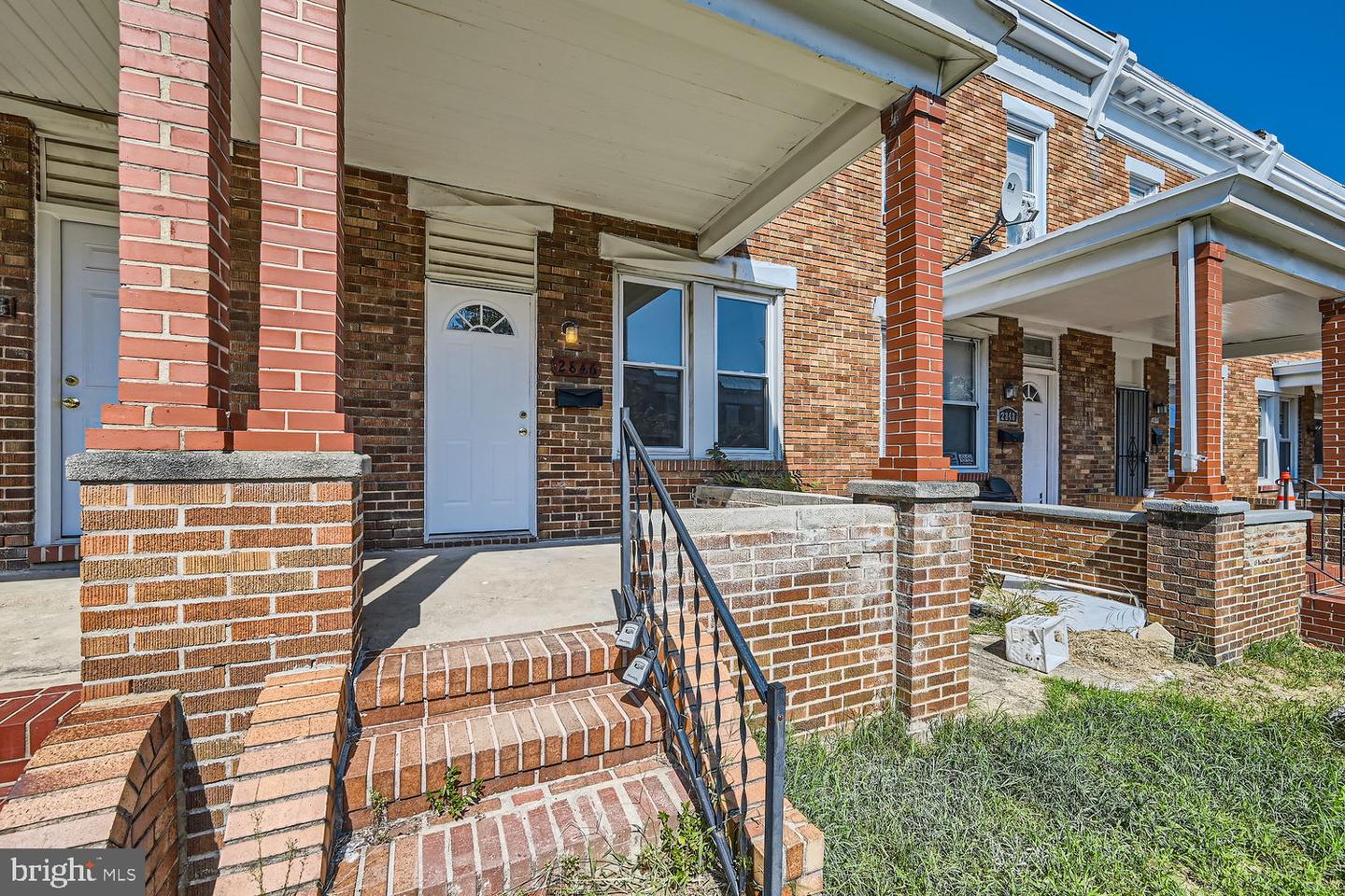 Photo 2 of 27 of 2846 Mayfield Ave townhome