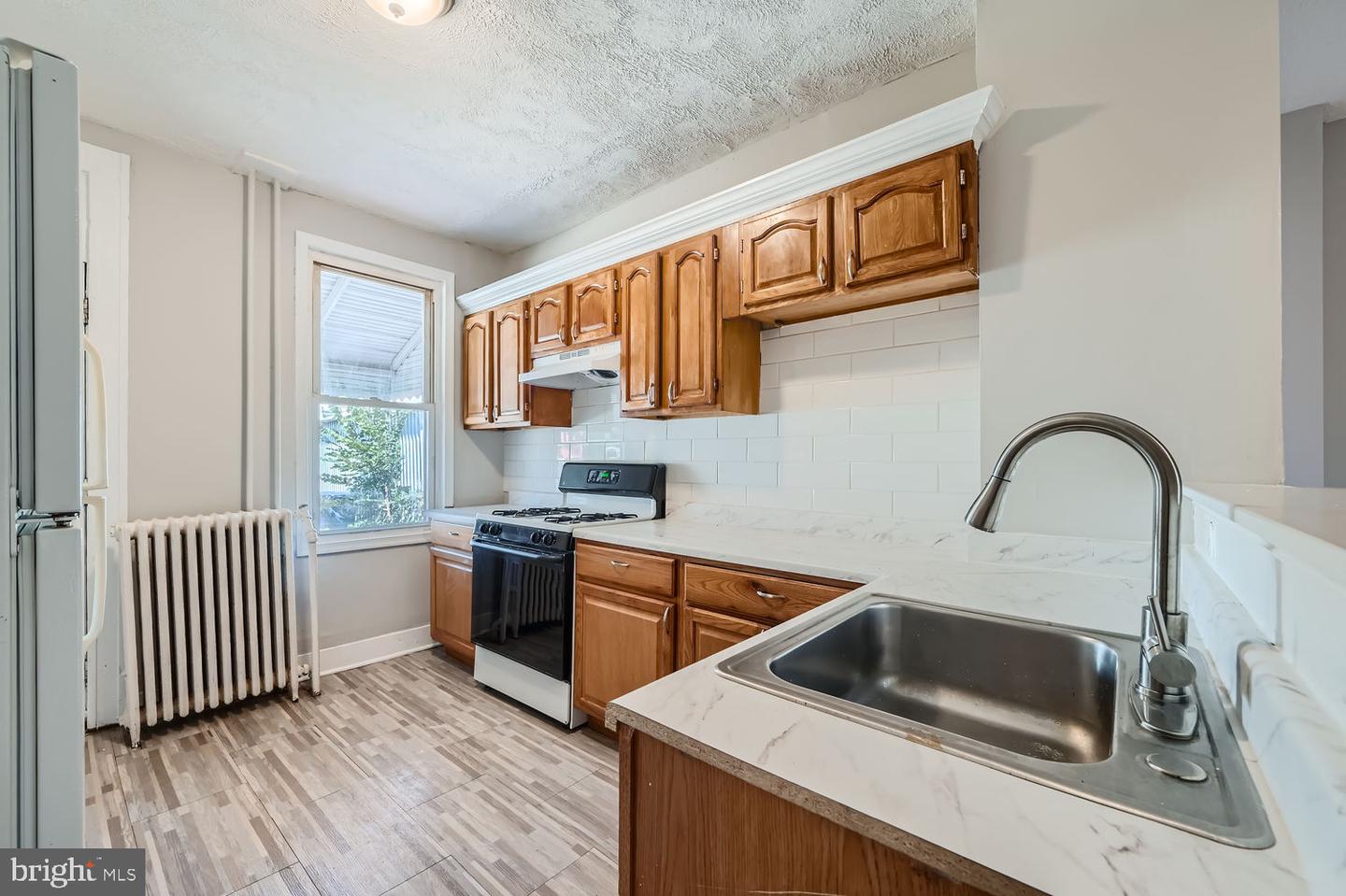 Photo 13 of 27 of 2846 Mayfield Ave townhome