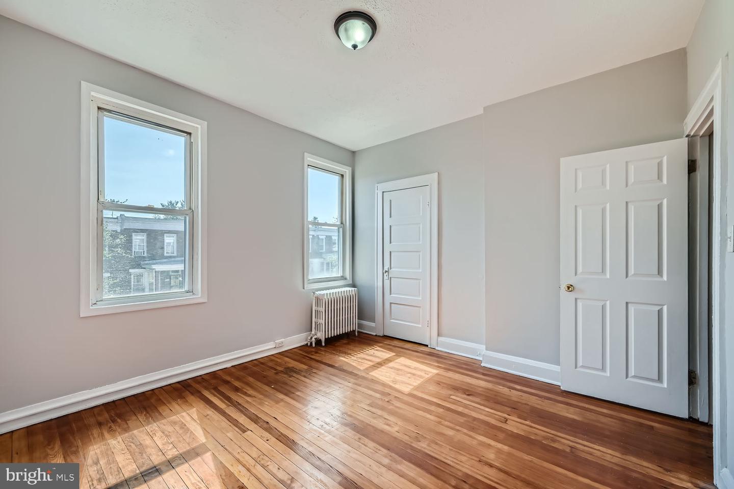 Photo 15 of 27 of 2846 Mayfield Ave townhome