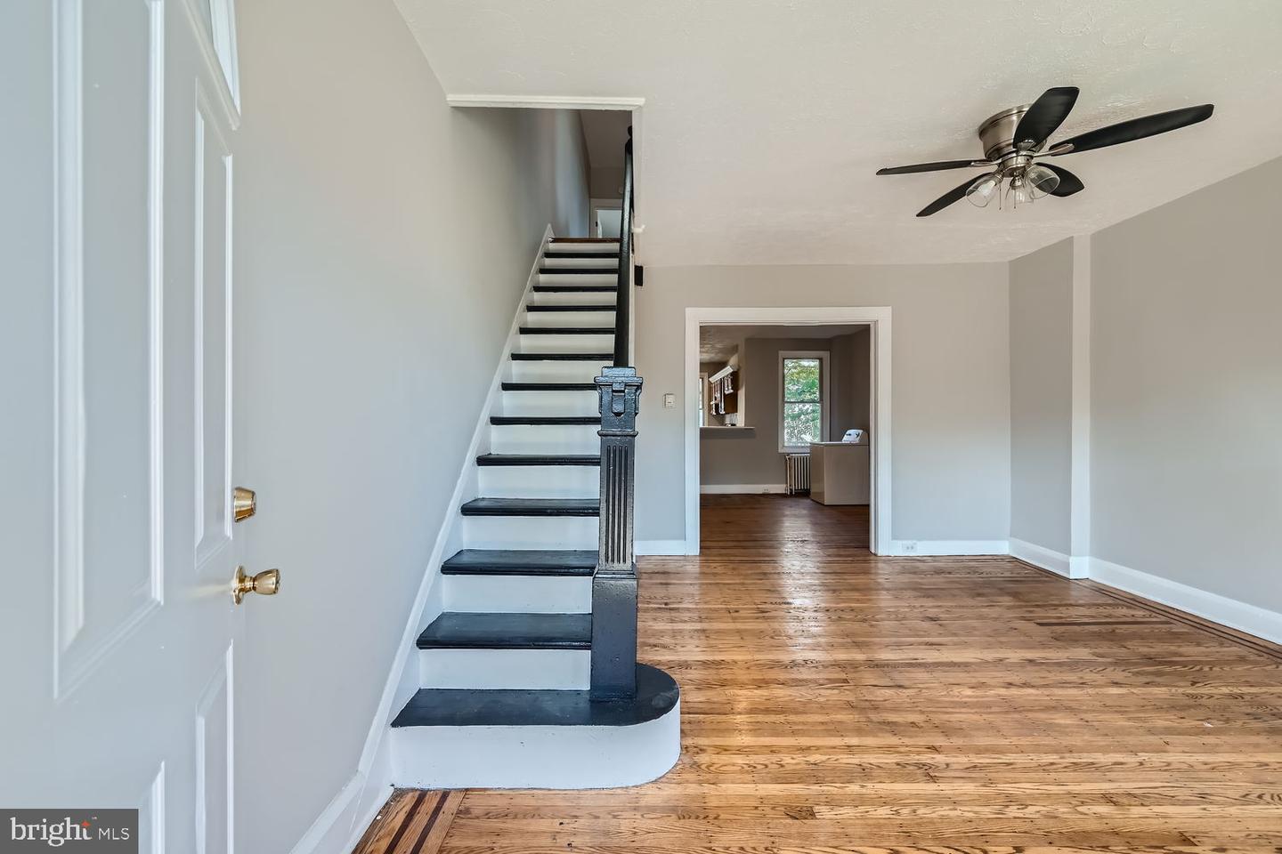 Photo 4 of 27 of 2846 Mayfield Ave townhome