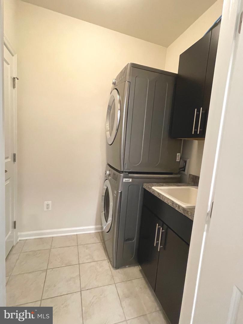 Photo 6 of 17 of 13731 Endeavour Dr #3e townhome