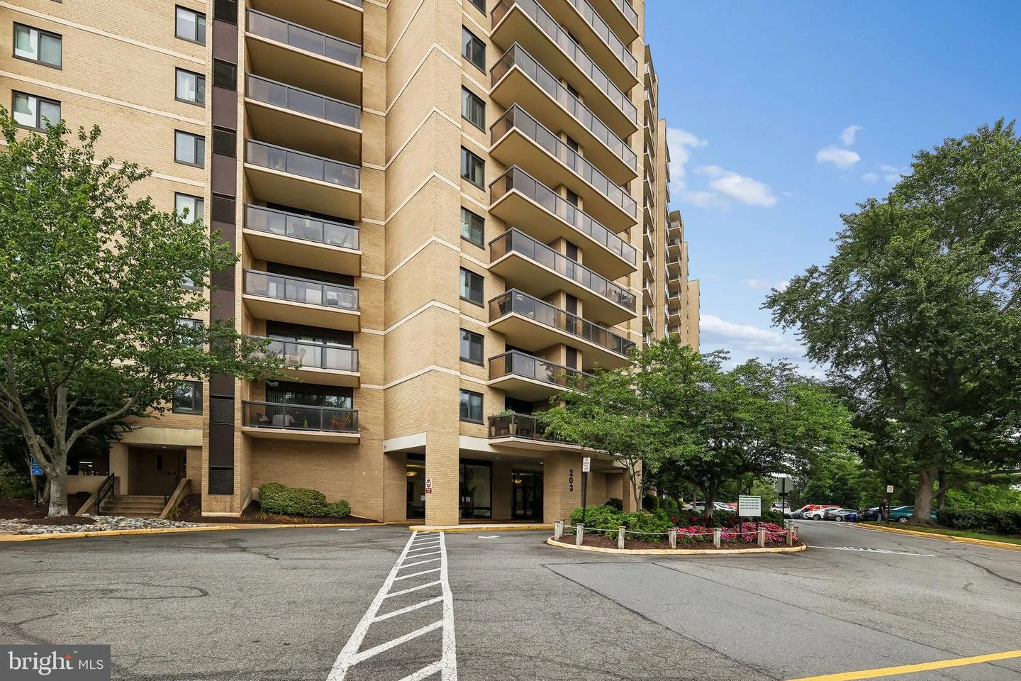 203 Yoakum Parkway Unit 925