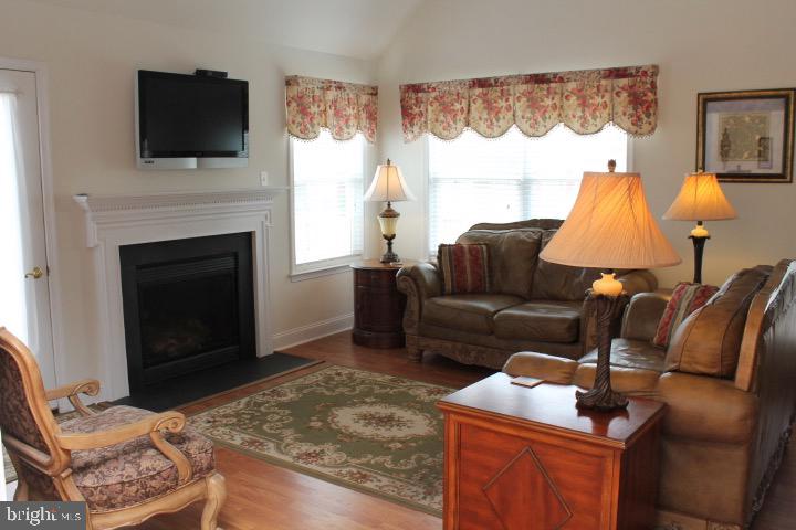 Photo 7 of 33 of 1042 Arbour Ln townhome