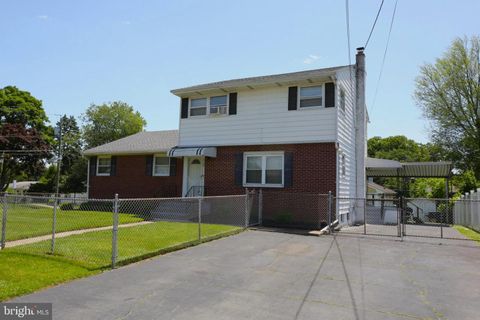 Single Family Residence in Ewing NJ 213 Upland Ave 2.jpg