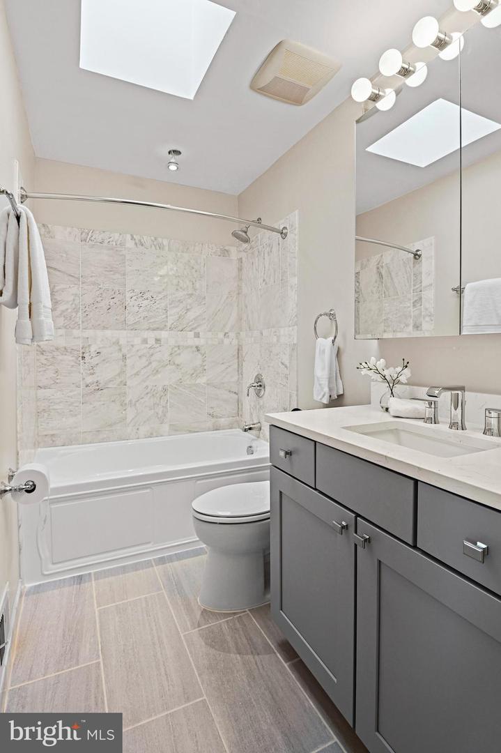 Photo 21 of 37 of 1116 Wimbledon Dr townhome