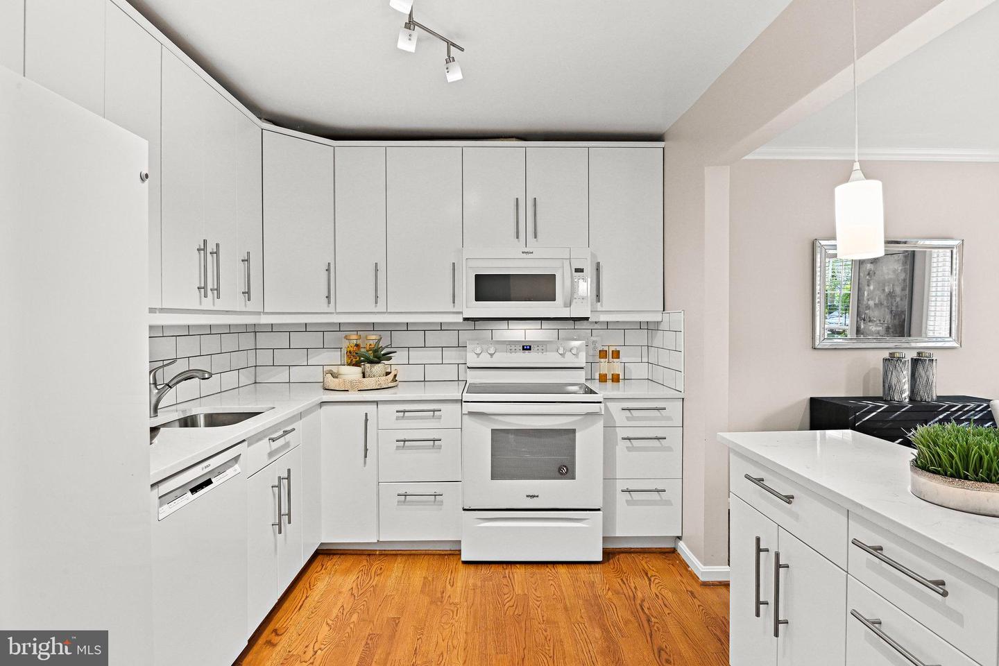 Photo 11 of 37 of 1116 Wimbledon Dr townhome