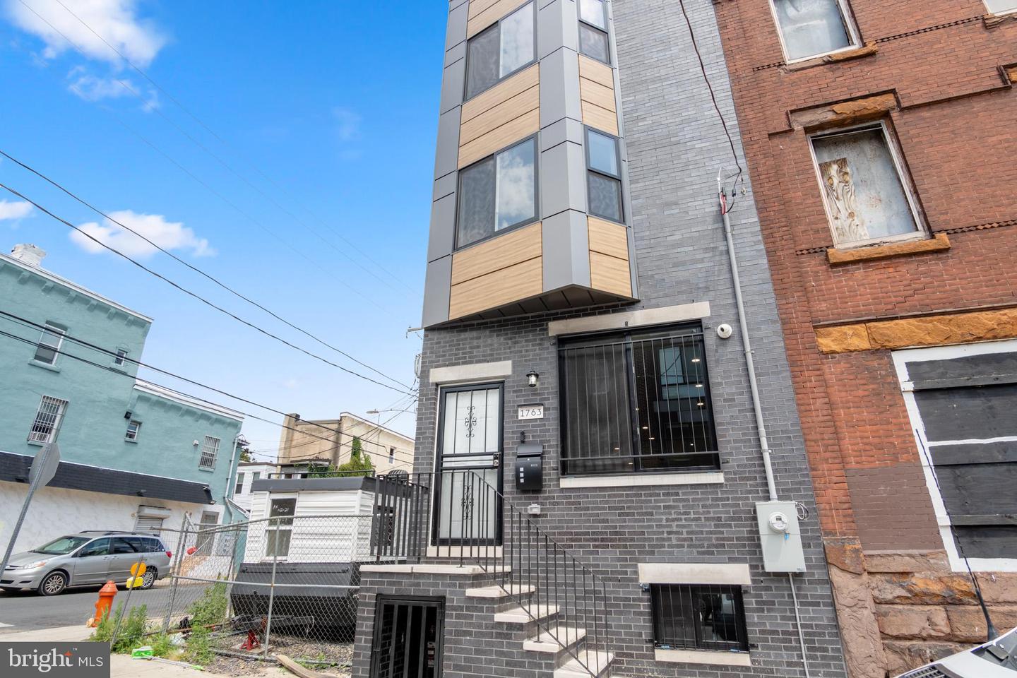 View Philadelphia, PA 19121 townhome