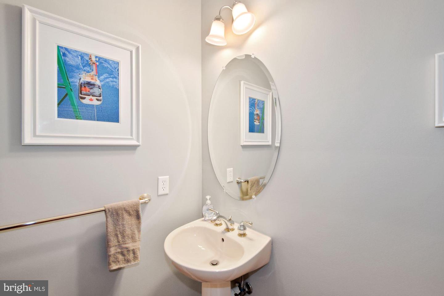 Photo 11 of 29 of 127 Castleton Rd townhome