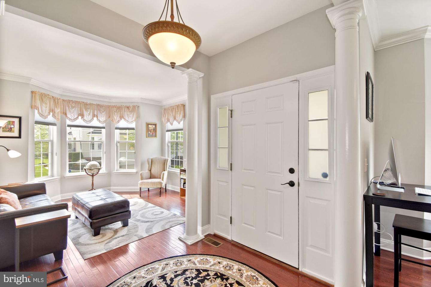 Photo 3 of 29 of 127 Castleton Rd townhome