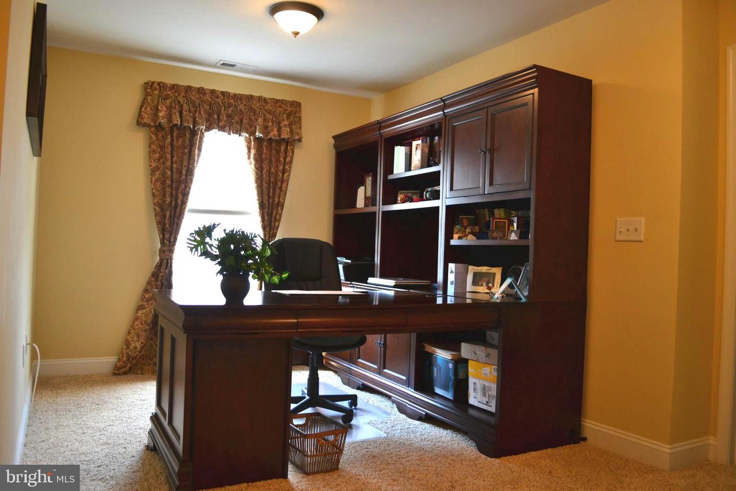 Photo 18 of 29 of 127 Castleton Rd townhome