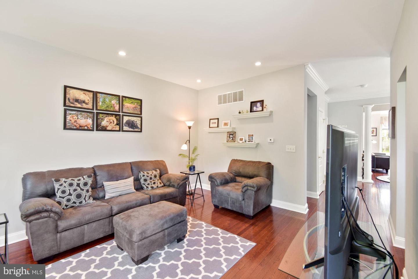 Photo 10 of 29 of 127 Castleton Rd townhome
