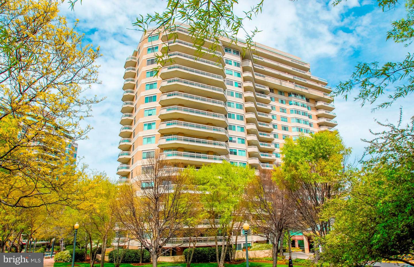 5600 Wisconsin AVENUE Unit: 1-1305, Chevy Chase MD, 20815