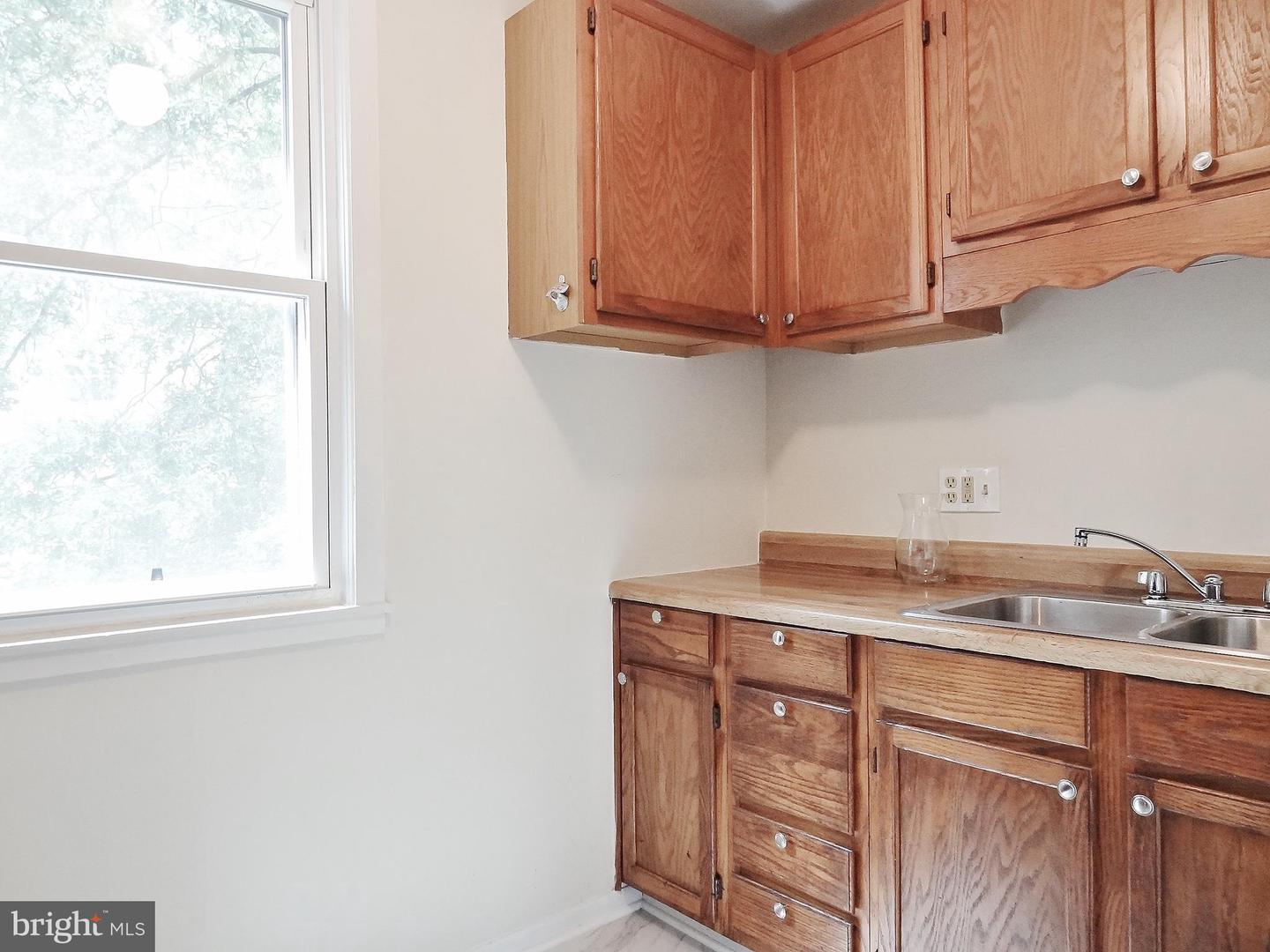 Photo 5 of 10 of 8-J Laurel Hill Rd #J townhome