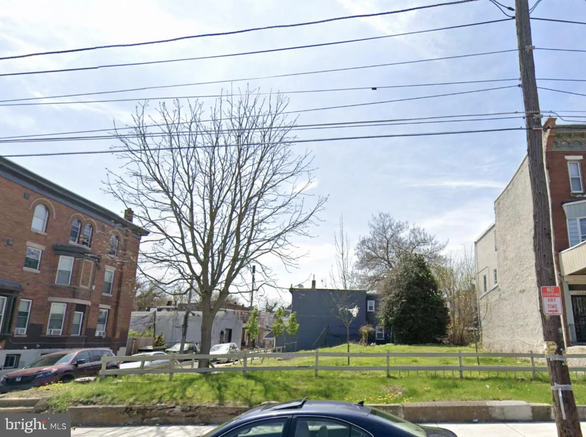 1230 W Erie Avenue