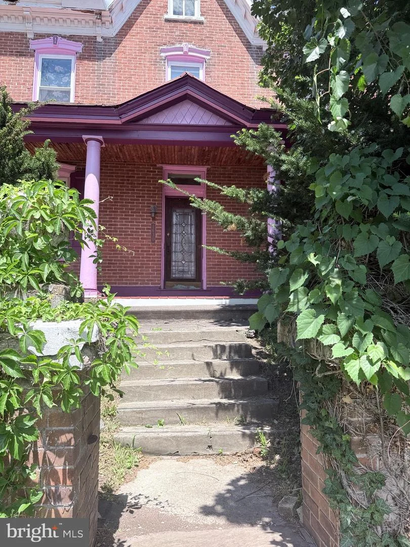 1630 Salford Street