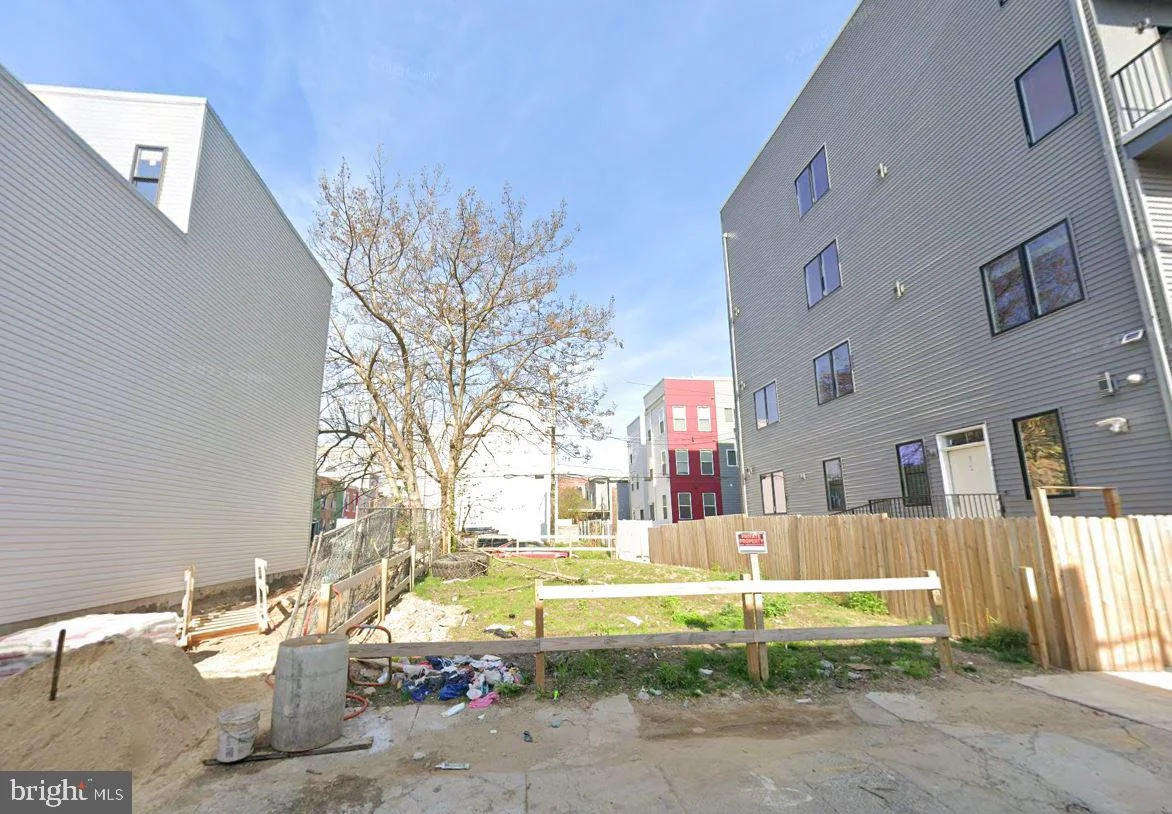 2152 N Percy Street