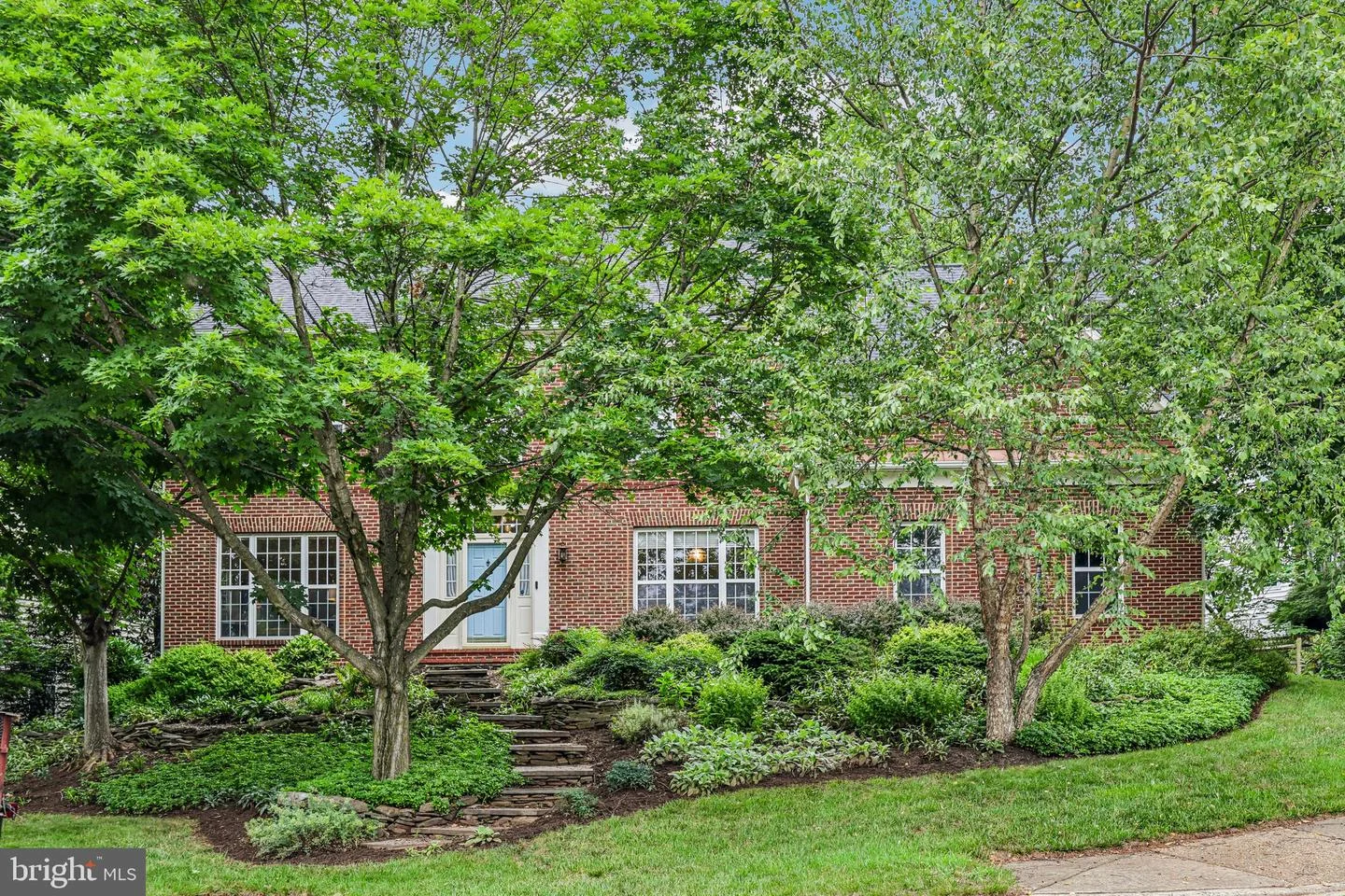 47404 Middle Bluff Place
