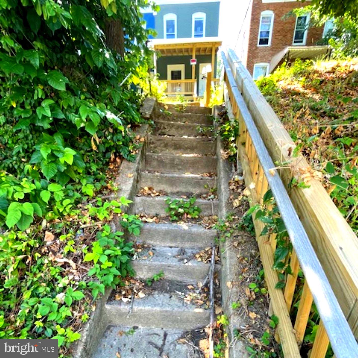 Photo 6 of 46 of 622 Denison St townhome