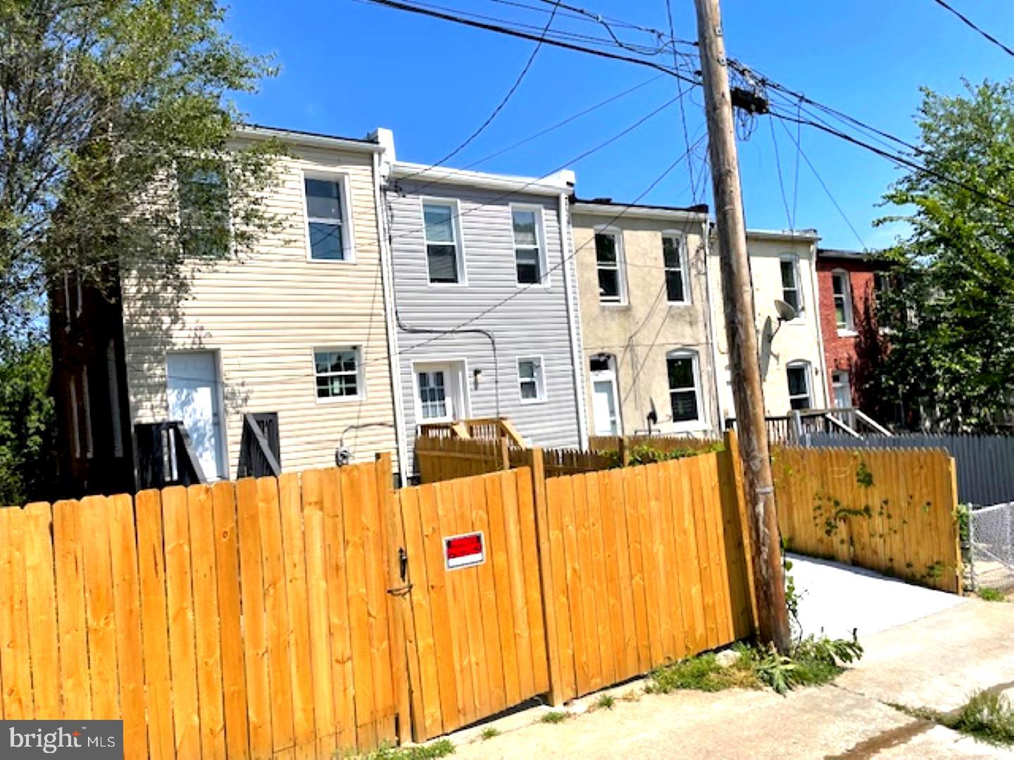 Photo 9 of 46 of 622 Denison St townhome