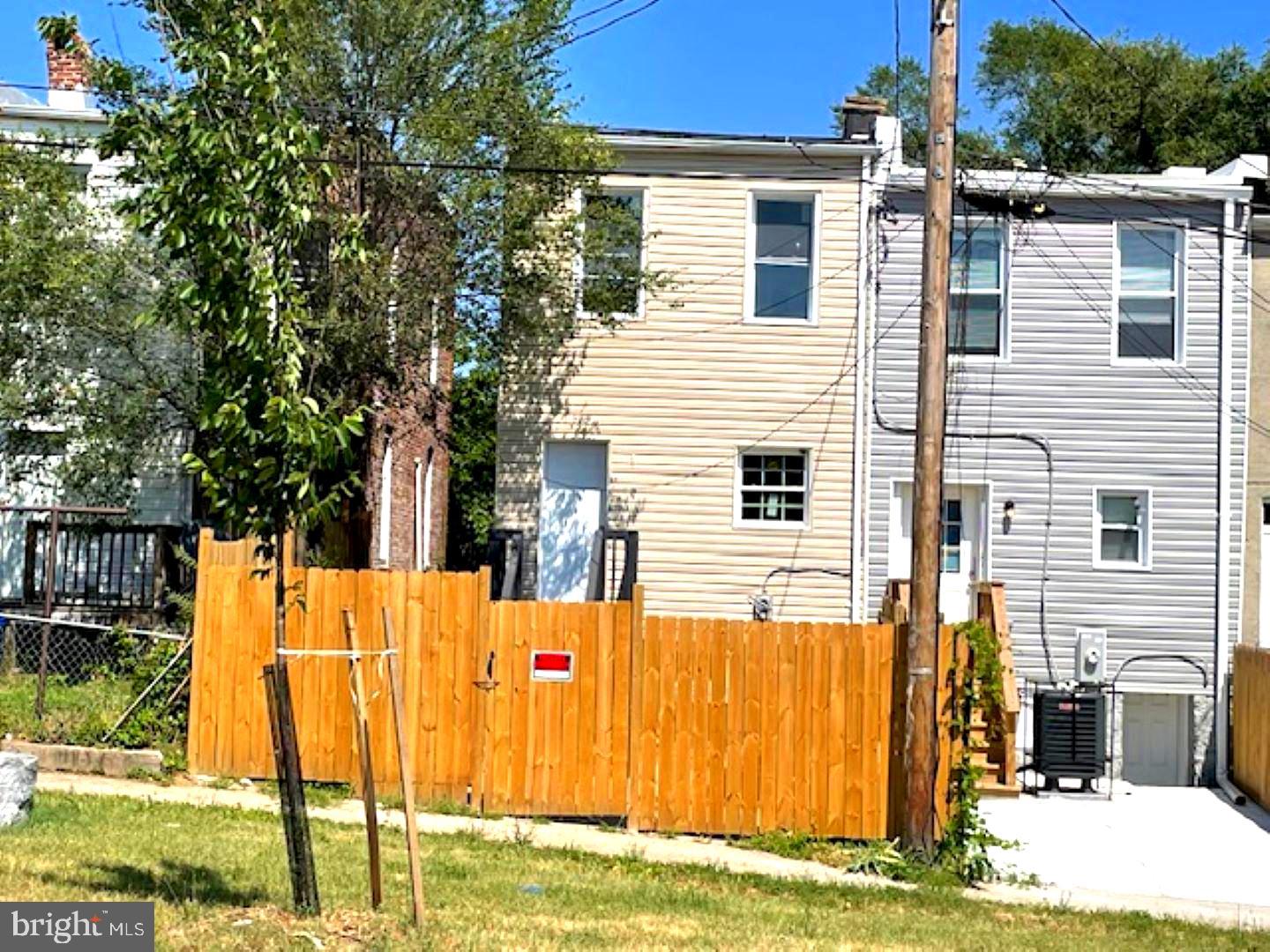 Photo 13 of 46 of 622 Denison St townhome