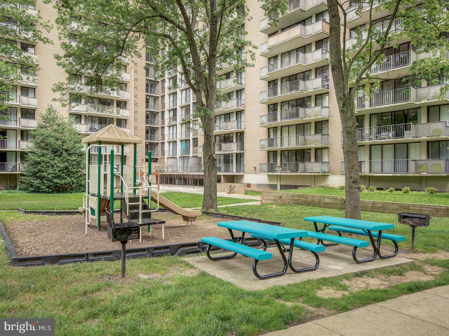 Photo 27 of 29 of 6100 Westchester Park Dr #1204 condo