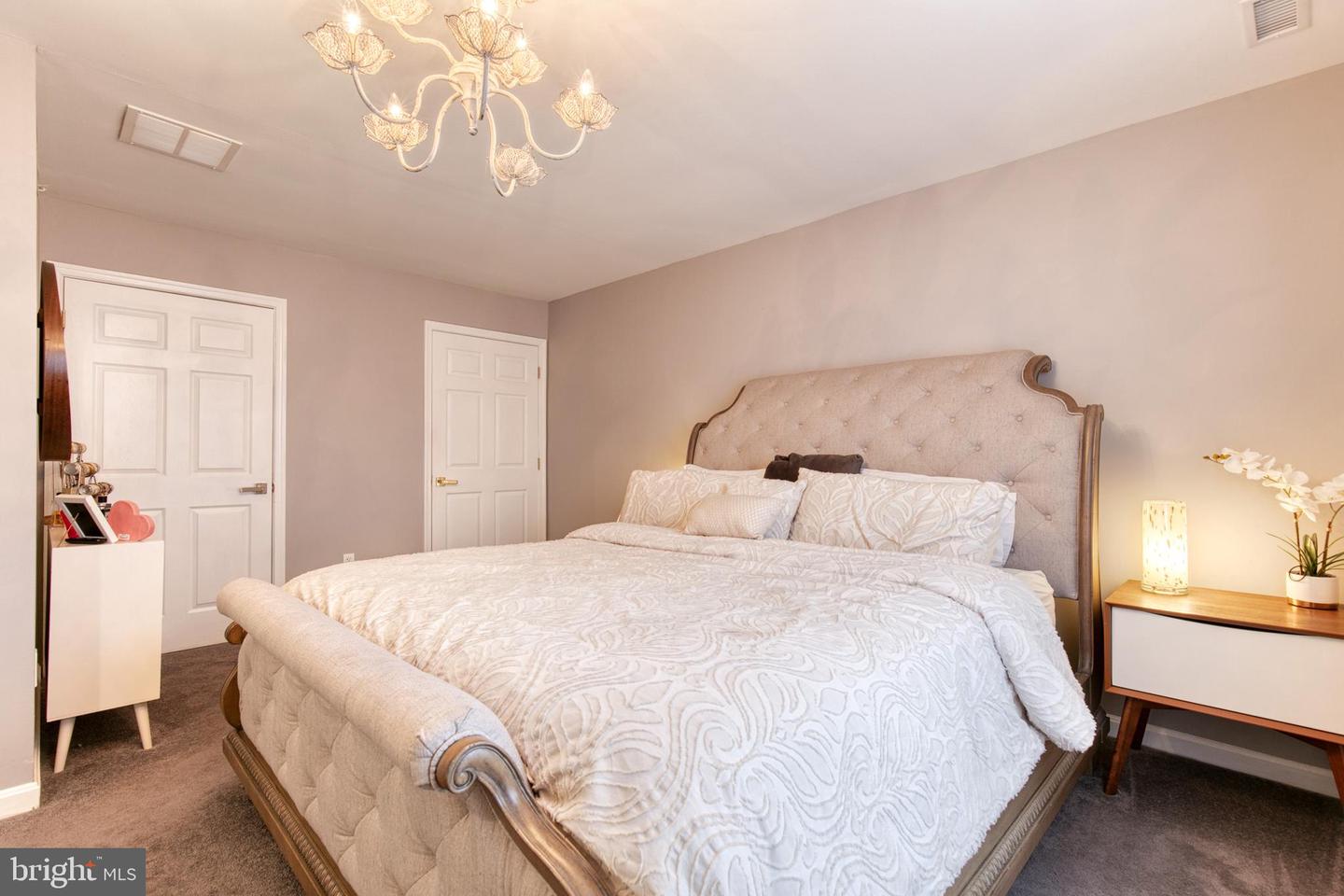 Photo 13 of 30 of 8 Rosland Ct townhome