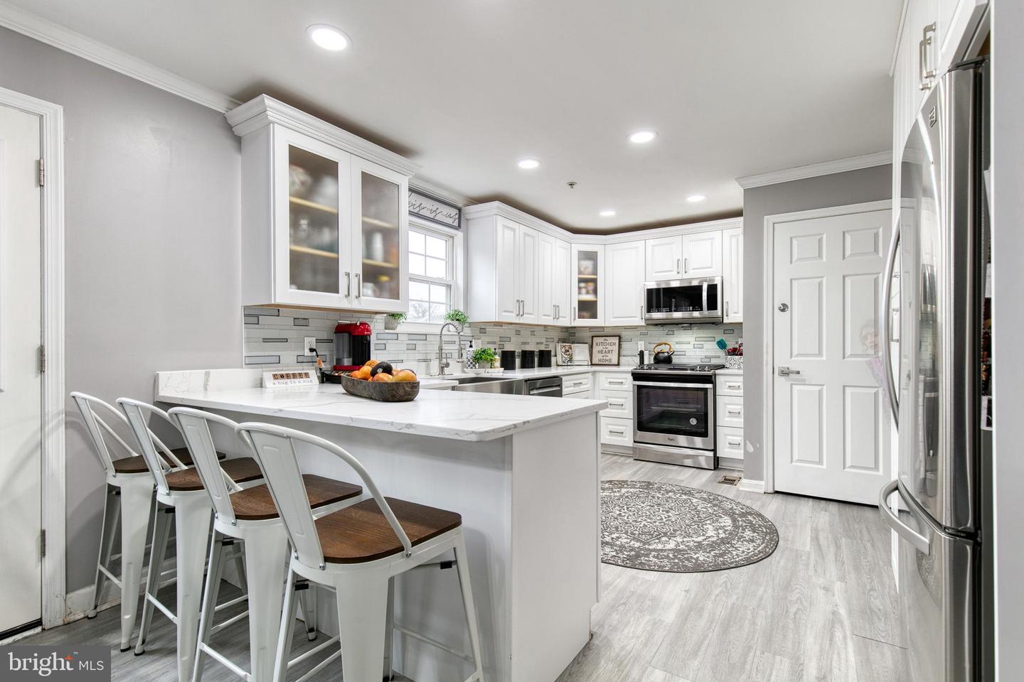 Photo 11 of 30 of 8 Rosland Ct townhome