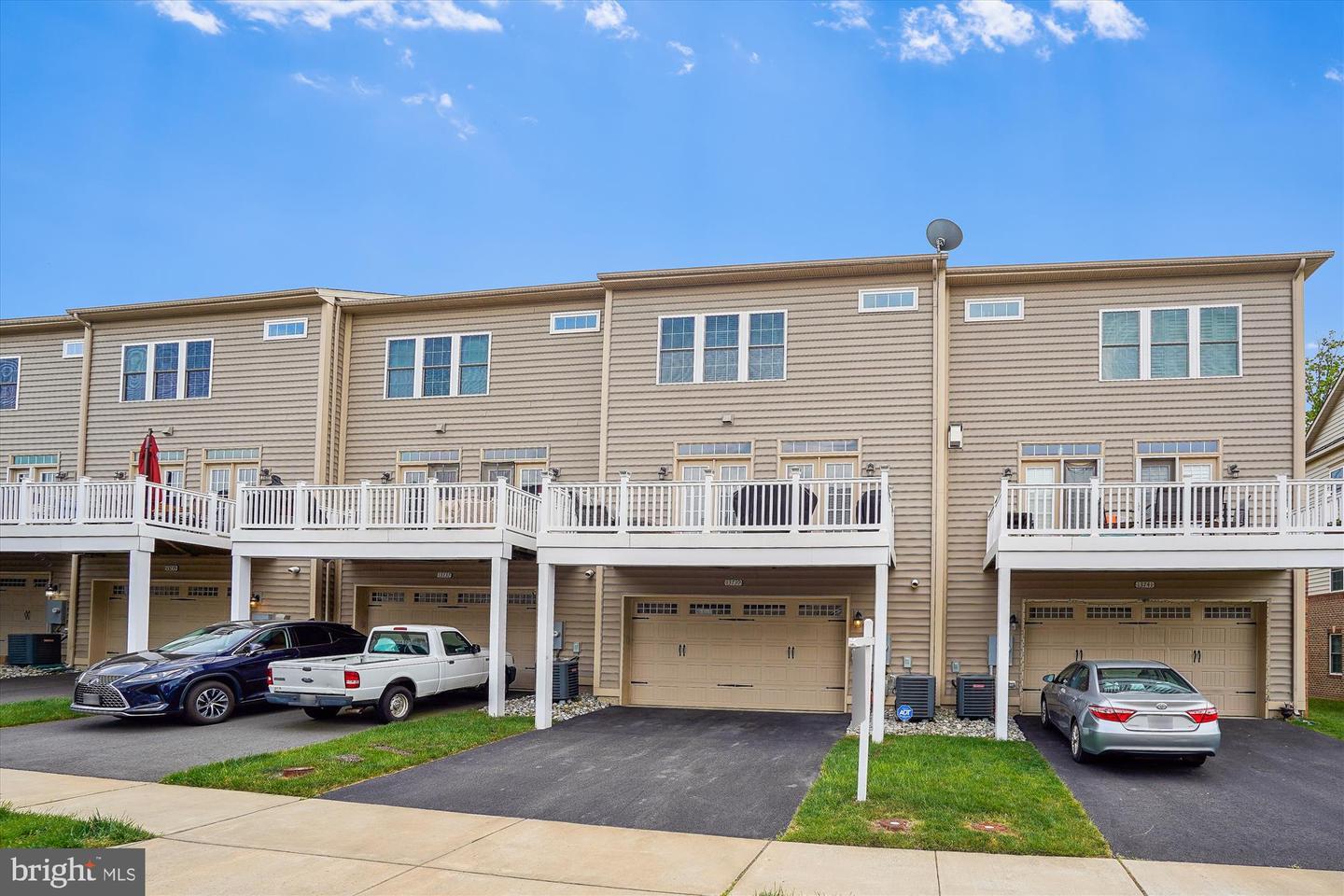 Photo 18 of 24 of 13739 Senea Dr townhome