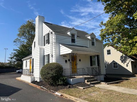 893 Parkway Ave Ewing NJ 08618