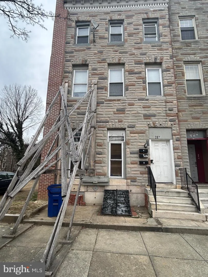 207 N Carey Street