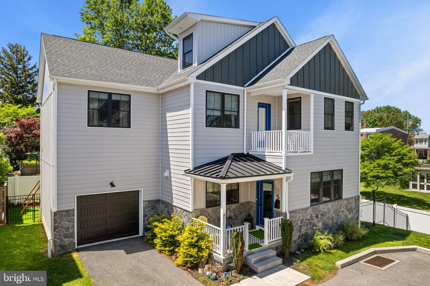 628 Leverington Avenue Unit 5