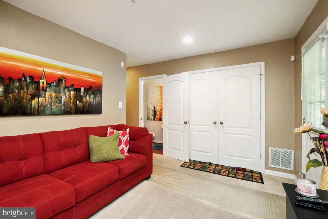 Photo 4 of 30 of 11723 Sunningdale Pl townhome