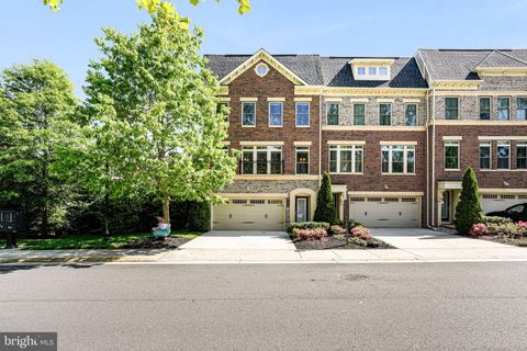 7242 Magpie Ln Falls Church VA 22043