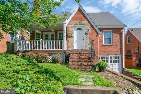 Single Family Residence in Arlington VA 4709 Wilson BOULEVARD.jpg