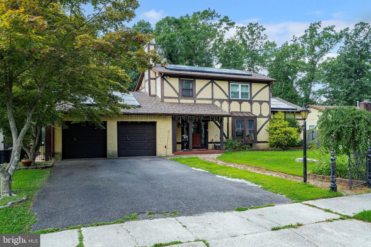 Photo 2 of 36 of 611 Maryland Rd house