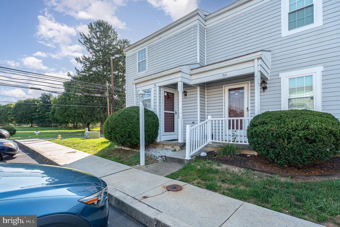 Photo 4 of 24 of 701 Old Silver Spring Rd townhome