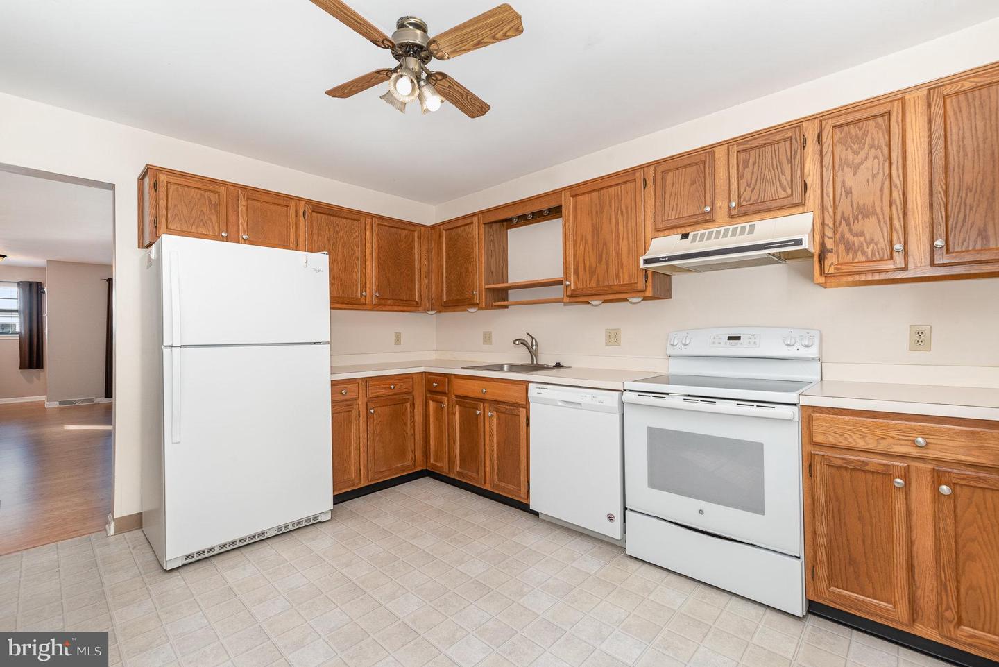 Photo 9 of 24 of 701 Old Silver Spring Rd townhome