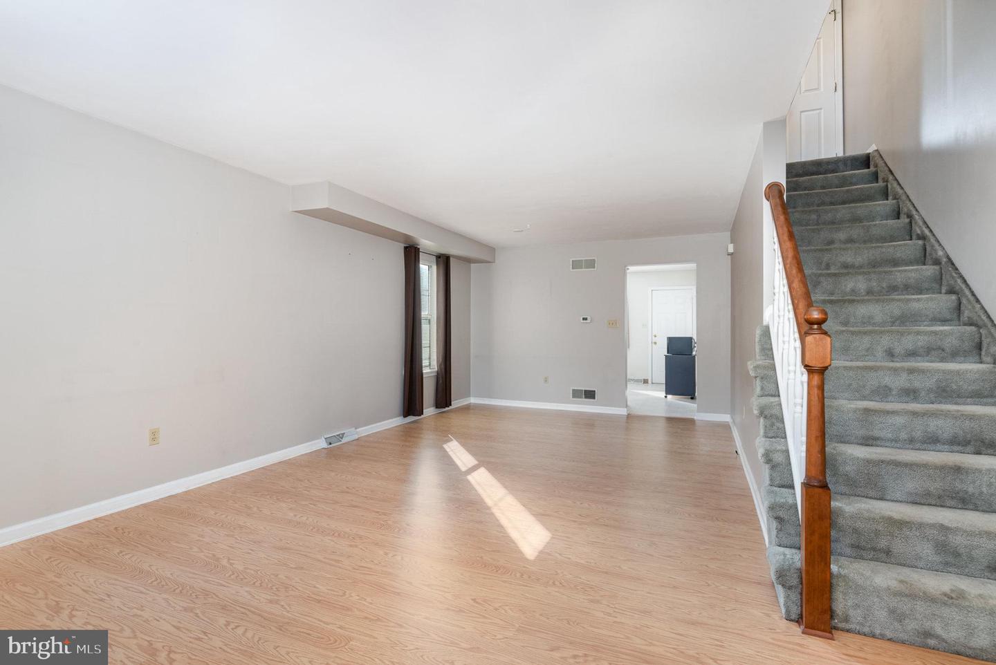 Photo 5 of 24 of 701 Old Silver Spring Rd townhome
