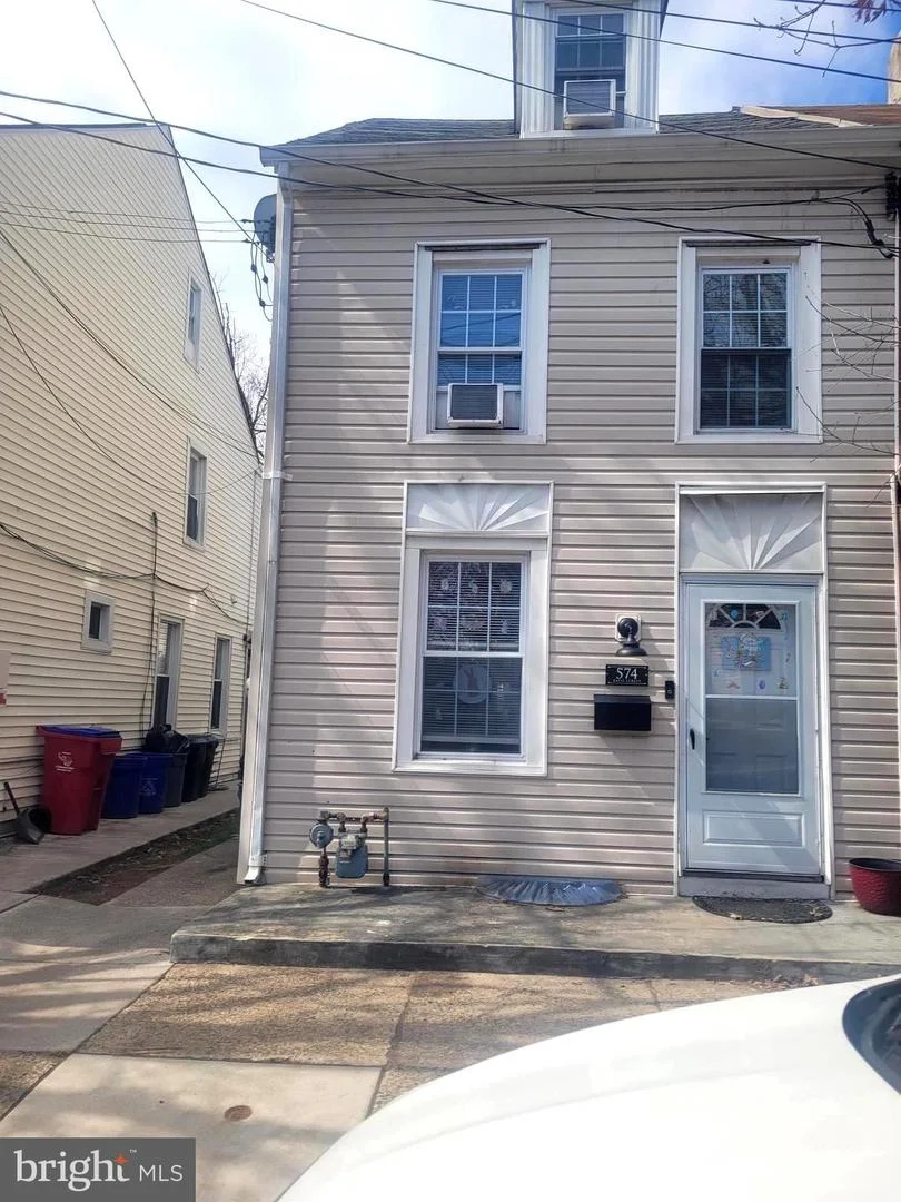 574 Bath Street