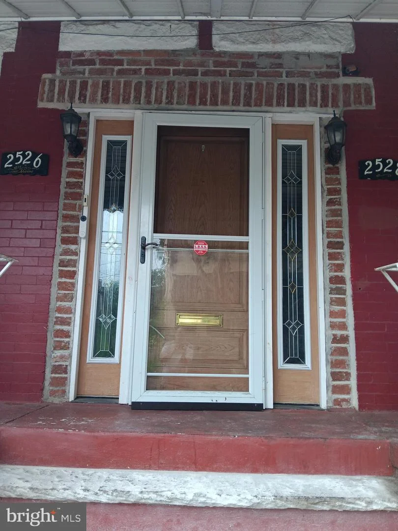 2526-2528 Sergeant Street