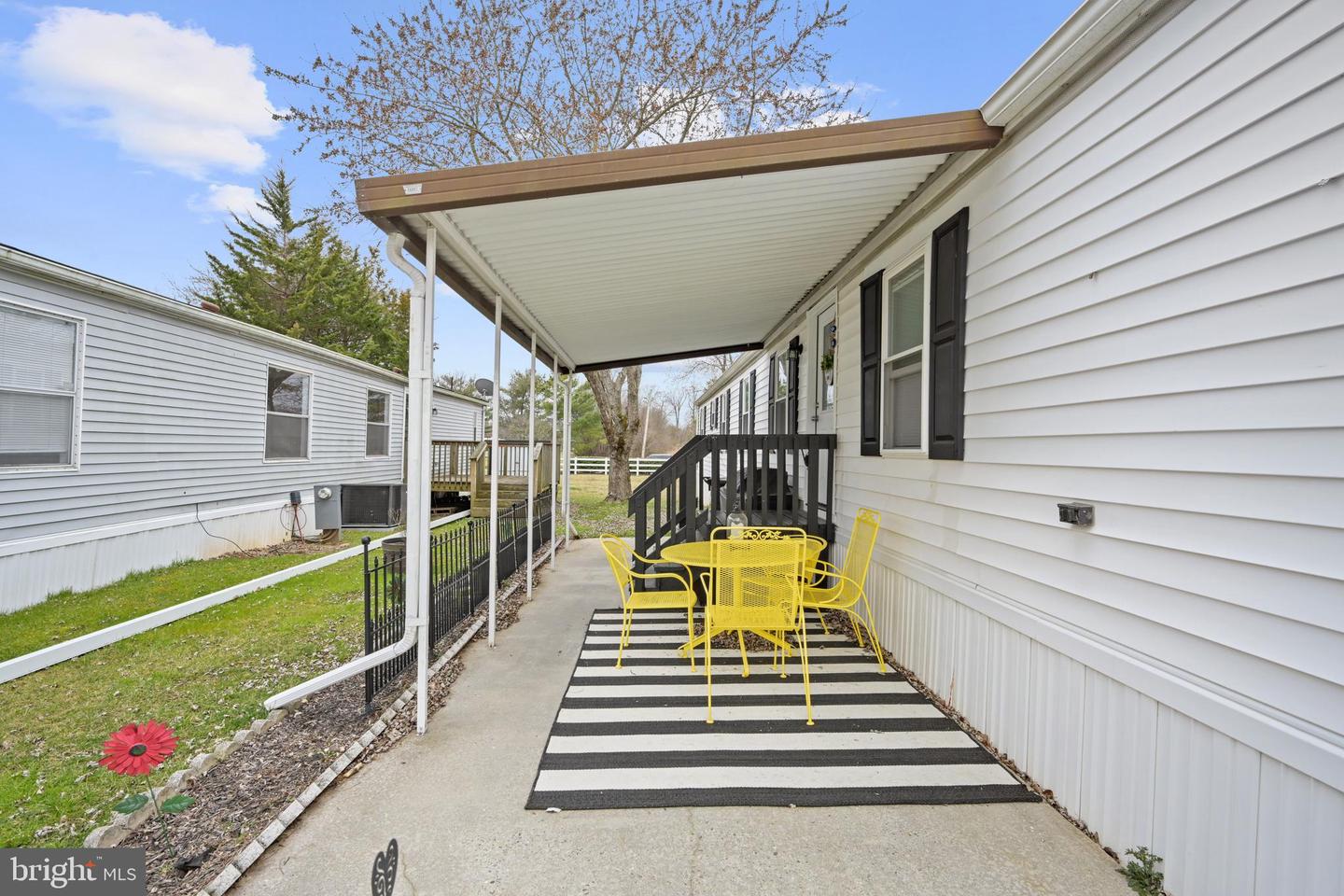 Photo 11 of 25 of 8 Cypress Lane mobile home