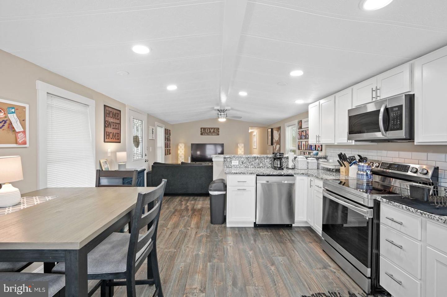 Photo 16 of 25 of 8 Cypress Lane mobile home