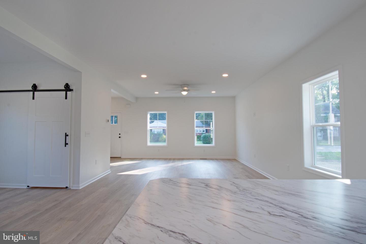 Photo 7 of 28 of 117 1st St house
