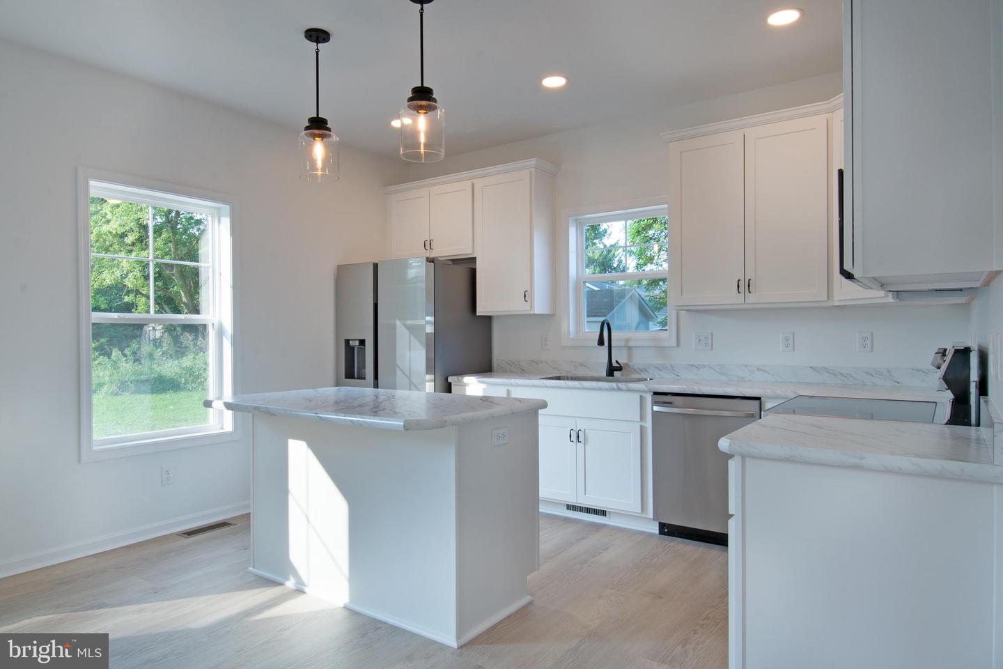Photo 5 of 28 of 117 1st St house